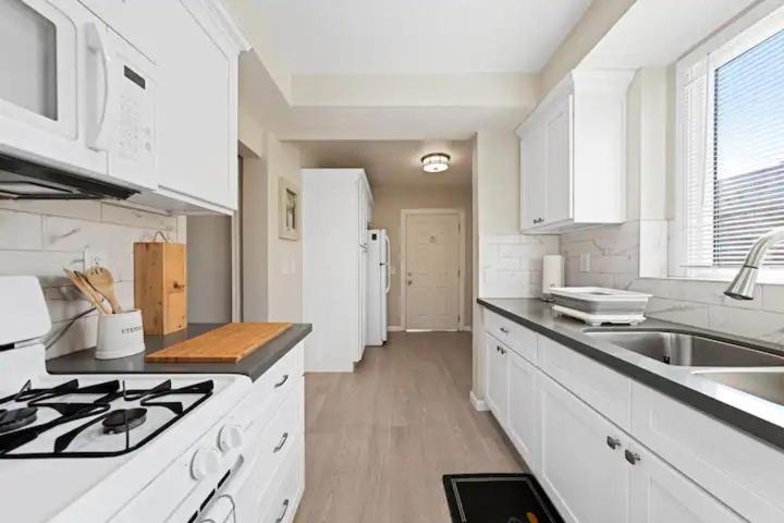 Spacious Centrally Located New 2 Bedroom Property! Inglewood Eksteriør bilde